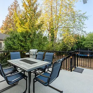 Amazing House In The Heart Of Dt/yvr/ubc Holiday home