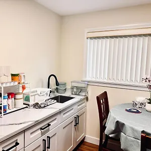 https://cozy-2-beds-spacious-roomsclose-to-transit.vancouver-hotels-bc.net