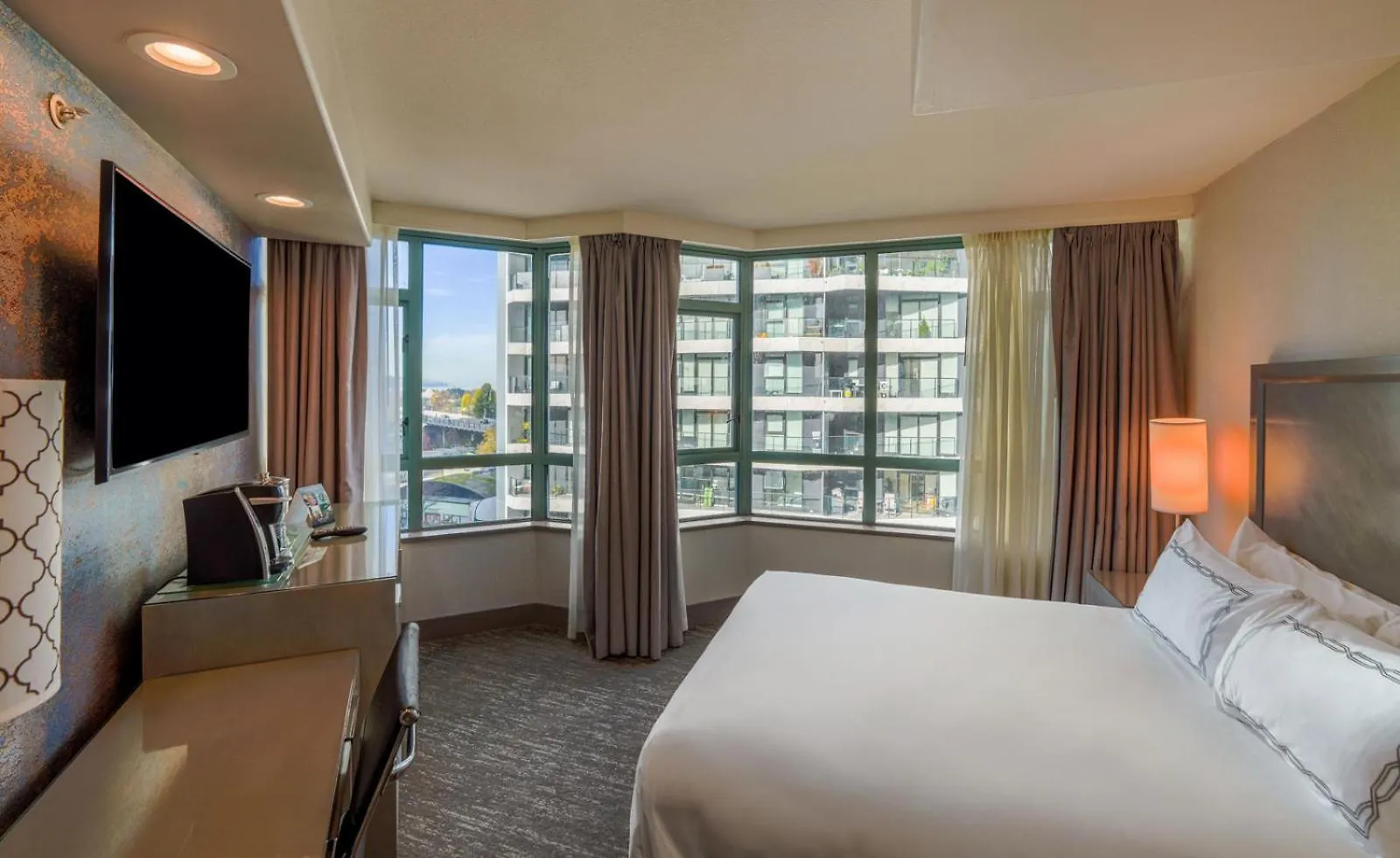 The Parker Hotel And Rooftop Vancouver