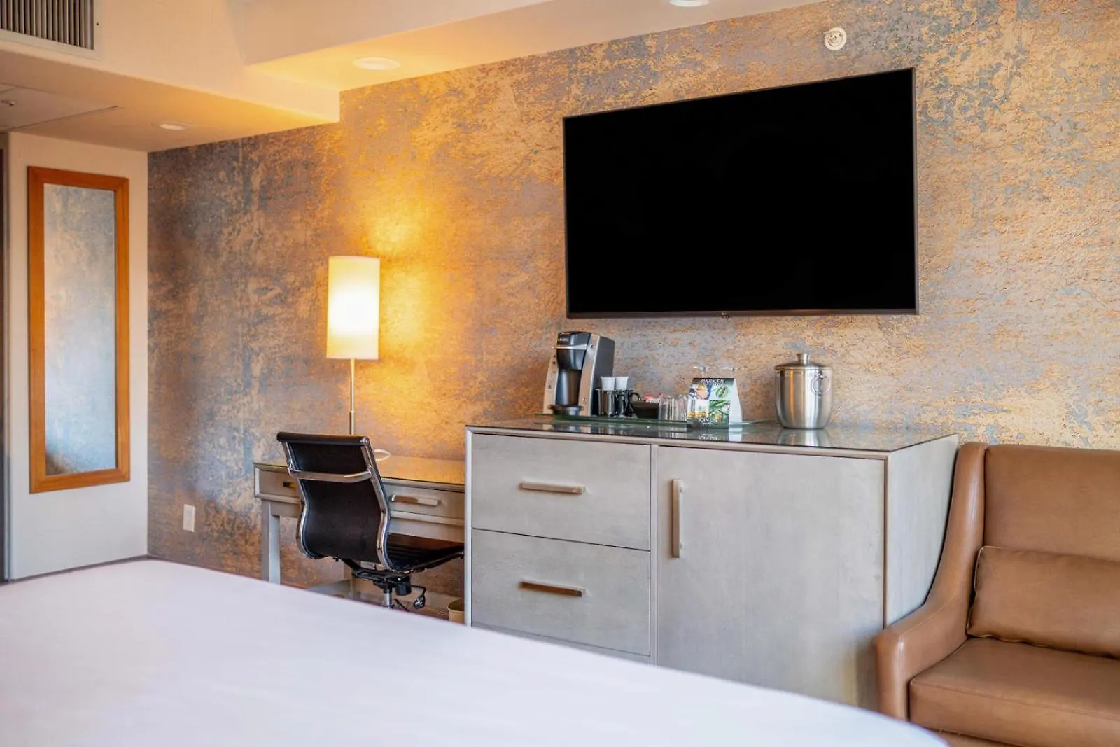 The Parker Hotel And Rooftop Vancouver
